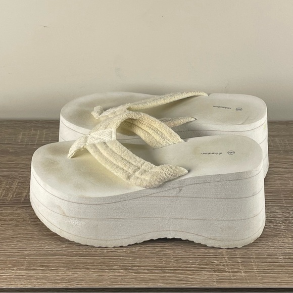 Y2K Xhilaration Platform Flip Flops Wedge Thong Sandals - Size 6 - Picture 3 of 5